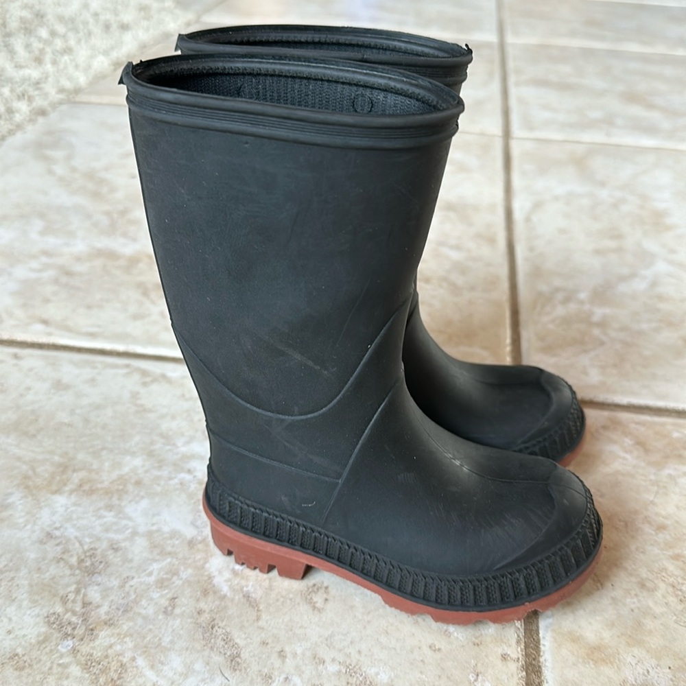 Brand new rubber boots